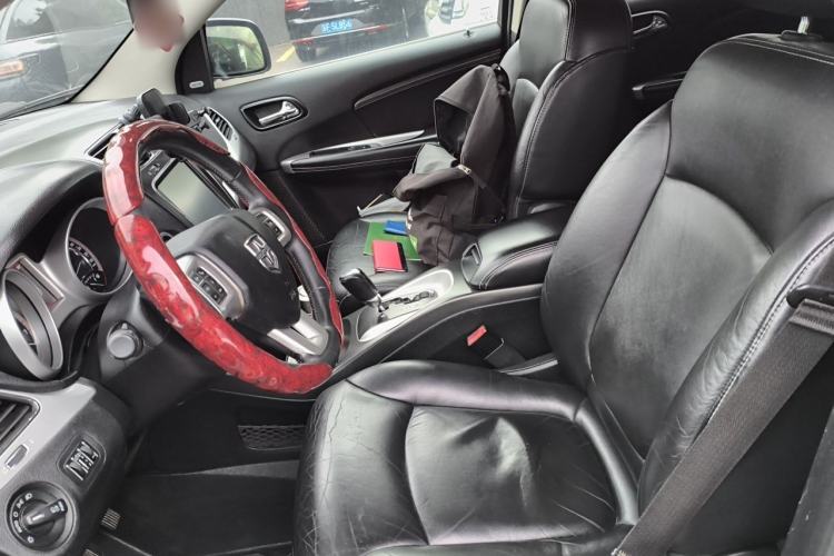 Used Dodge Journey 2013 2.4L Two-Wheel Drive Luxury Version Left Front Seat