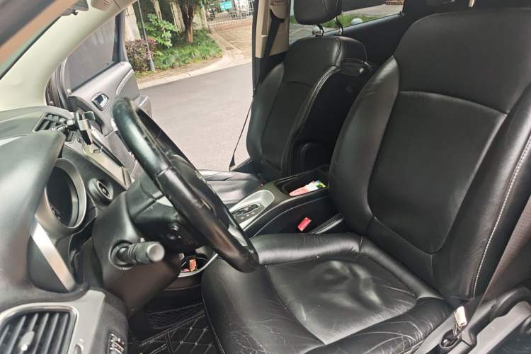 Used Dodge Journey 2013 2.4L Two-Wheel Drive Luxury Version Left Front Seat