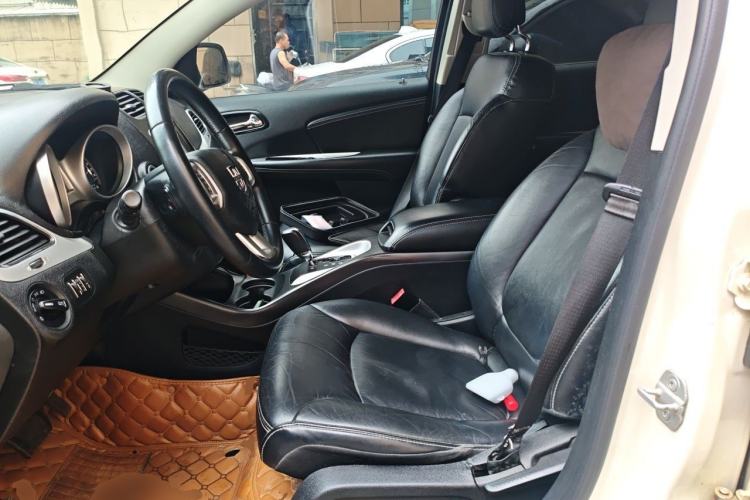 Used Dodge Journey 2013 2.4L Two-Wheel Drive Luxury Version Left Front Seat