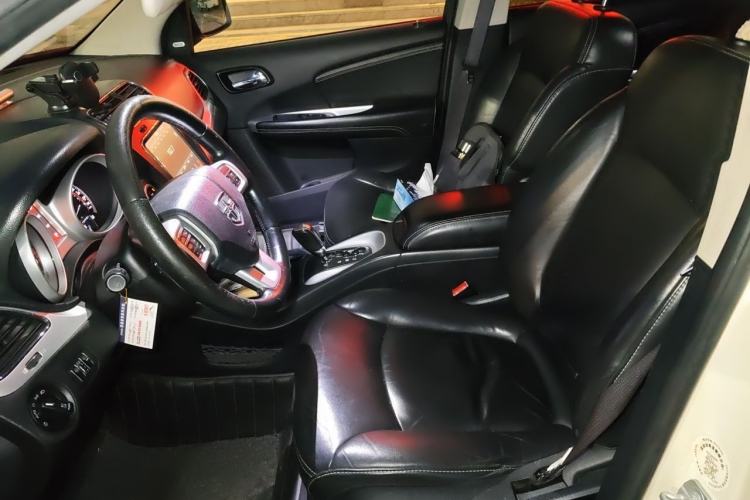 Used Dodge Journey 2013 2.4L Two-Wheel Drive Luxury Version Left Front Seat