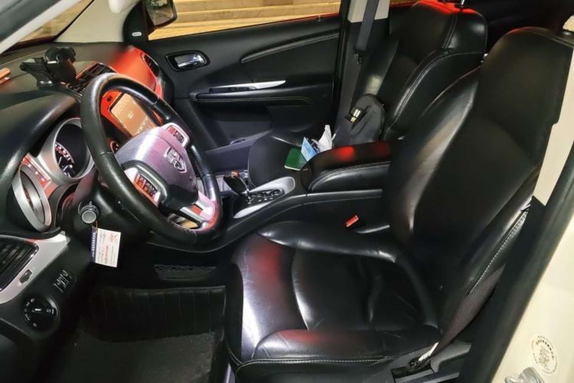 Used Dodge Journey 2013 2.4L Two-Wheel Drive Luxury Version Left Front Seat