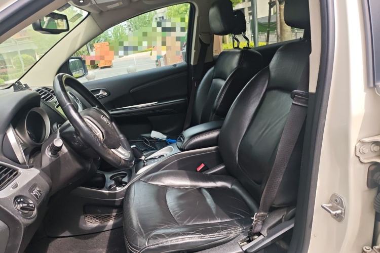 Used Dodge Journey 2013 2.4L Two-Wheel Drive Luxury Version Left Front Seat