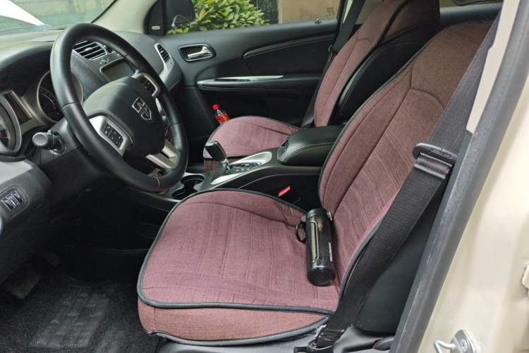 Used Dodge Journey 2013 2.4L Two-Wheel Drive Luxury Version Left Front Seat