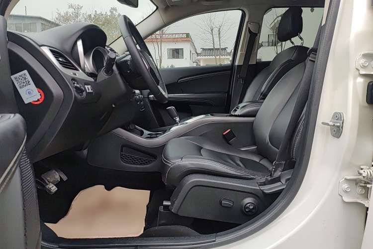 Used Dodge Journey 2013 2.4L Two-Wheel Drive Luxury Version Left Front Seat