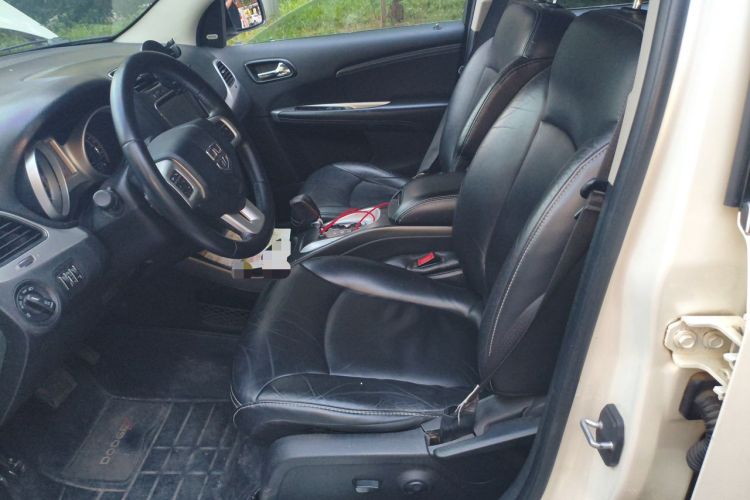 Used Dodge Journey 2013 2.4L Two-Wheel Drive Luxury Version Left Front Seat