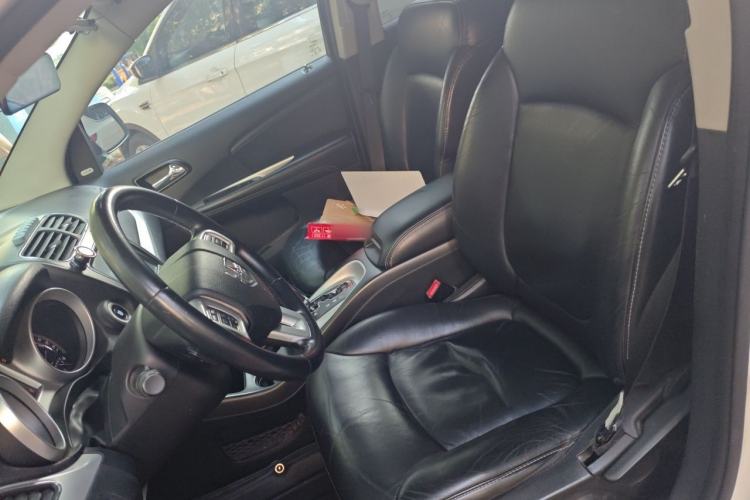 Used Dodge Journey 2013 2.4L Two-Wheel Drive Luxury Version Left Front Seat