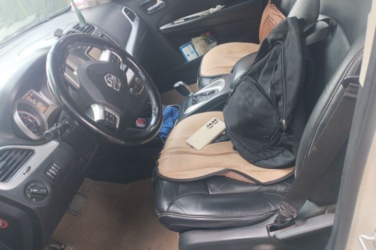 Used Dodge Journey 2013 2.4L Two-Wheel Drive Luxury Version Left Front Seat