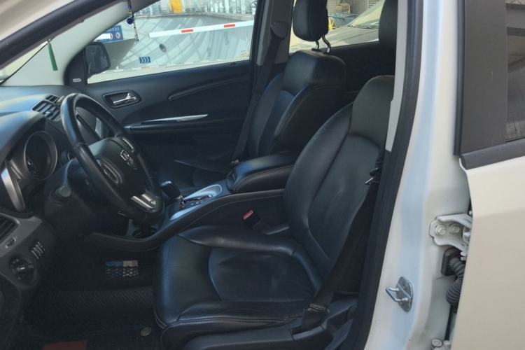 Used Dodge Journey 2013 2.4L Two-Wheel Drive Luxury Version Left Front Seat