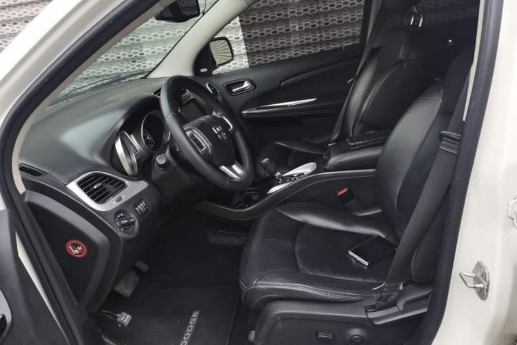 Used Dodge Journey 2013 2.4L Two-Wheel Drive Luxury Version Left Front Seat