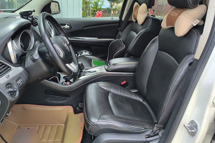 Used Dodge Journey 2013 2.4L Two-Wheel Drive Luxury Version Left Front Seat