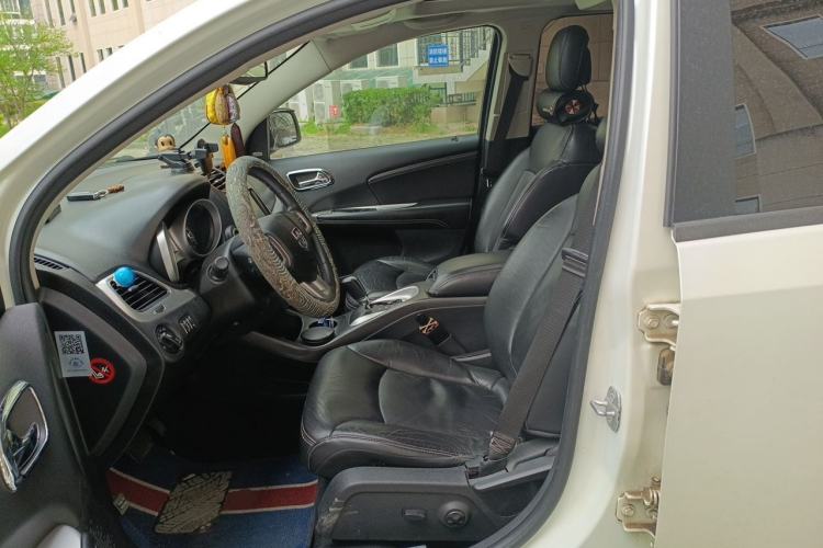 Used Dodge Journey 2013 2.4L Two-Wheel Drive Luxury Version Left Front Seat