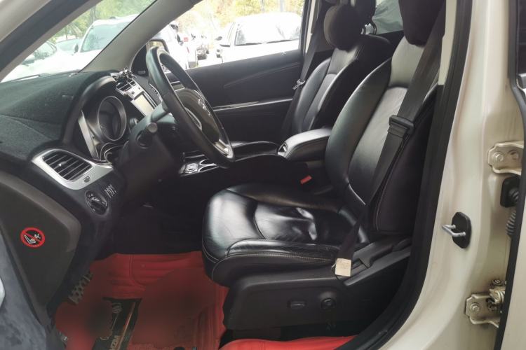 Used Dodge Journey 2013 2.4L Two-Wheel Drive Luxury Version Left Front Seat