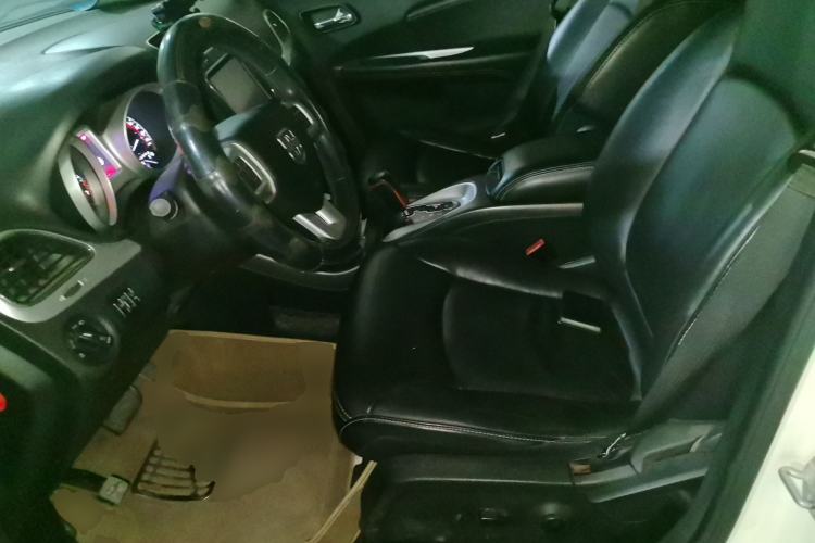 Used Dodge Journey 2013 2.4L Two-Wheel Drive Luxury Version Left Front Seat