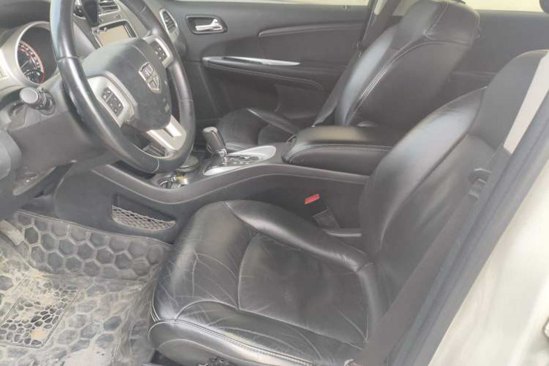 Used Dodge Journey 2013 2.4L Two-Wheel Drive Luxury Version Left Front Seat