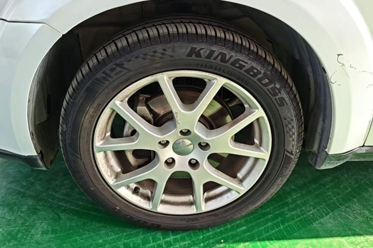 Used Dodge Journey 2013 2.4L Two-Wheel Drive Luxury Version Left Front Wheel Hub