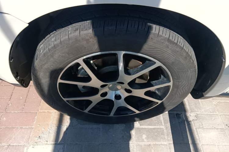 Used Dodge Journey 2013 3.6L Four-Wheel Drive Flagship Edition Left Front Wheel Hub