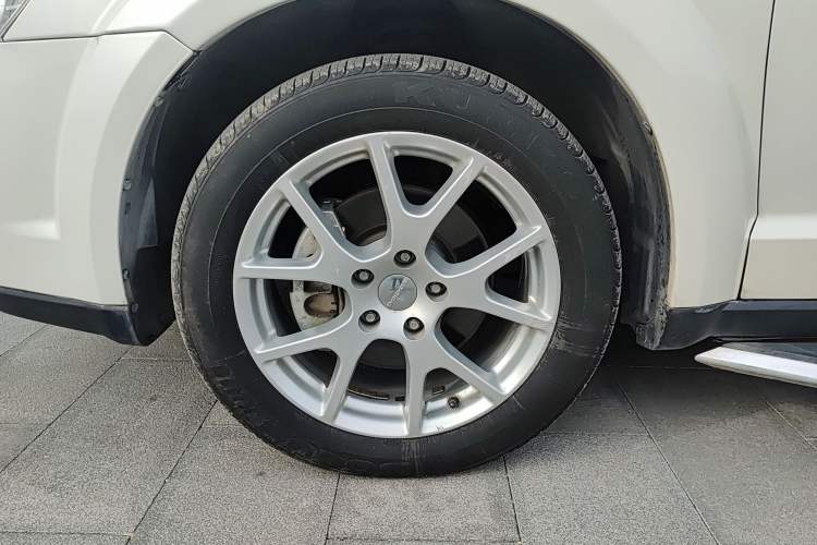 Used Dodge Journey 2013 2.4L Two-Wheel Drive Luxury Version Left Front Wheel Hub