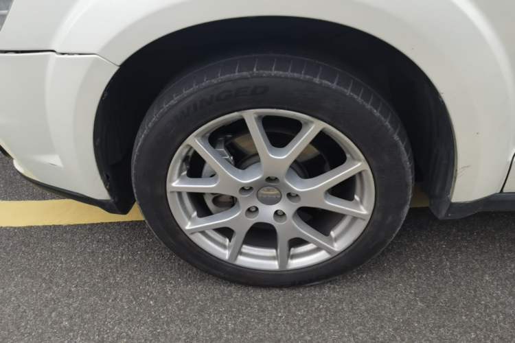 Used Dodge Journey 2013 2.4L Two-Wheel Drive Luxury Version Left Front Wheel Hub