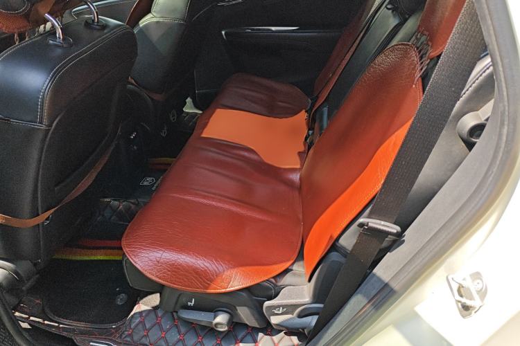 Used Dodge Journey 2013 2.4L Two-Wheel Drive Luxury Version Left Rear Seat