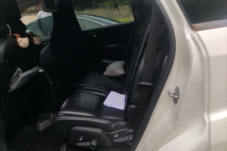 Used Dodge Journey 2013 2.4L Two-Wheel Drive Luxury Version Left Rear Seat