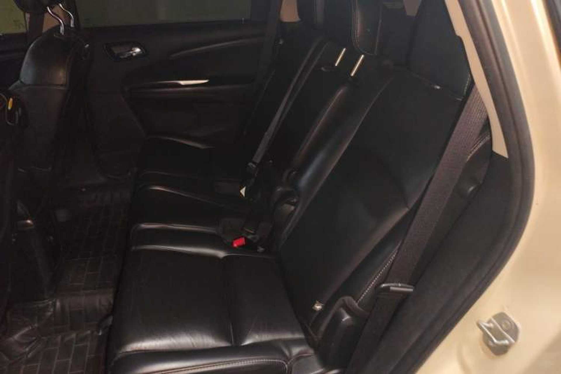 Used Dodge Journey 2013 2.4L Two-Wheel Drive Luxury Version Left Rear Seat