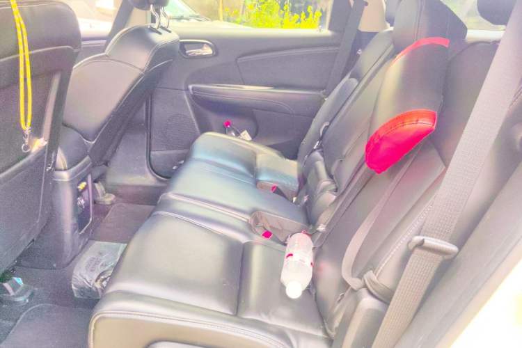 Used Dodge Journey 2013 2.4L Two-Wheel Drive Luxury Version Left Rear Seat