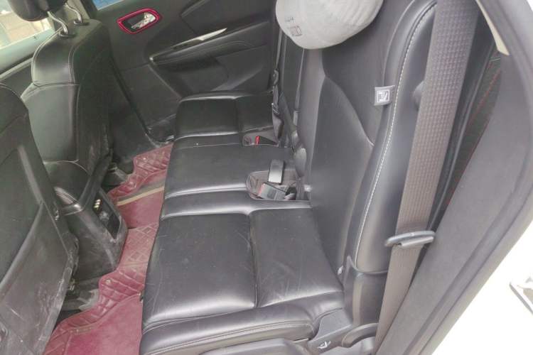 Used Dodge Journey 2013 2.4L Two-Wheel Drive Luxury Version Left Rear Seat