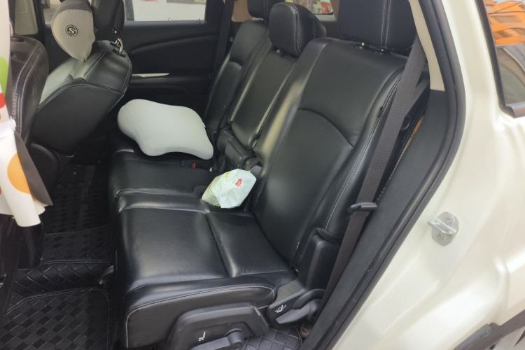 Used Dodge Journey 2013 2.4L Two-Wheel Drive Luxury Version Left Rear Seat