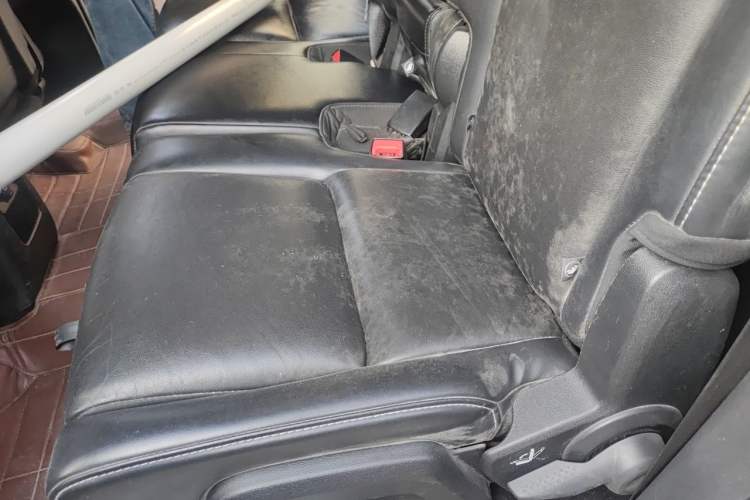 Used Dodge Journey 2013 2.4L Two-Wheel Drive Luxury Version Left Rear Seat