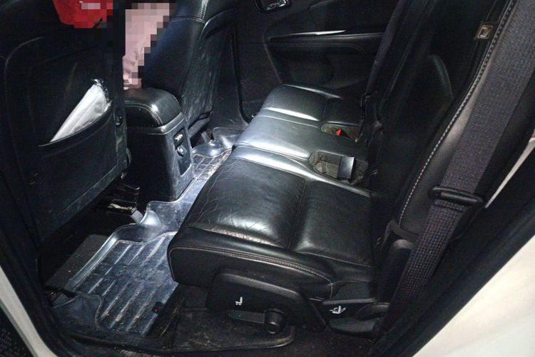 Used Dodge Journey 2013 2.4L Two-Wheel Drive Luxury Version Left Rear Seat