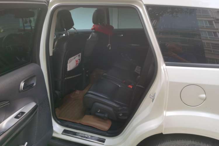 Used Dodge Journey 2013 2.4L Two-Wheel Drive Luxury Version Left Rear Seat