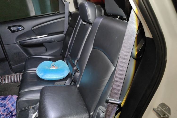 Used Dodge Journey 2013 2.4L Two-Wheel Drive Luxury Version Left Rear Seat