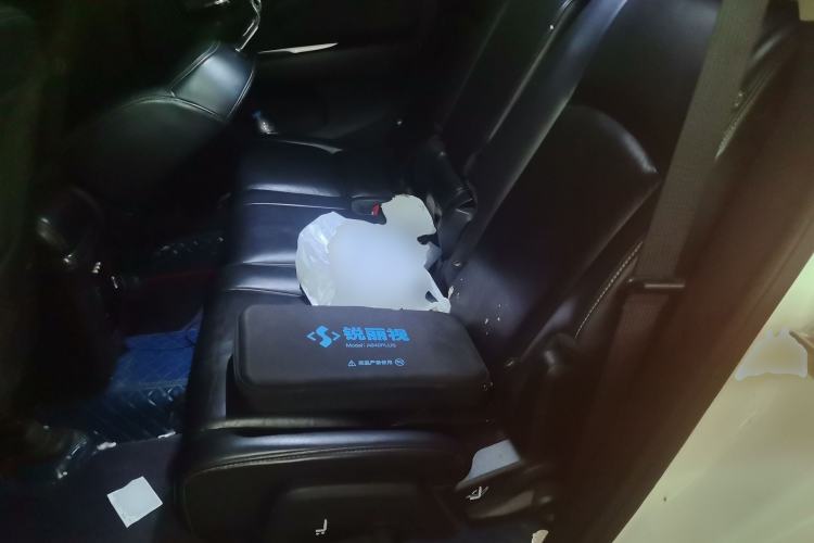 Used Dodge Journey 2013 2.4L Two-Wheel Drive Luxury Version Left Rear Seat