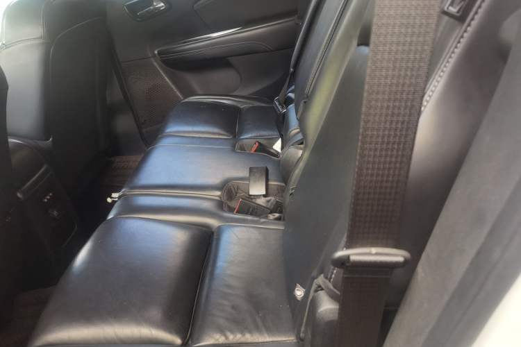 Used Dodge Journey 2013 2.4L Two-Wheel Drive Luxury Version Left Rear Seat