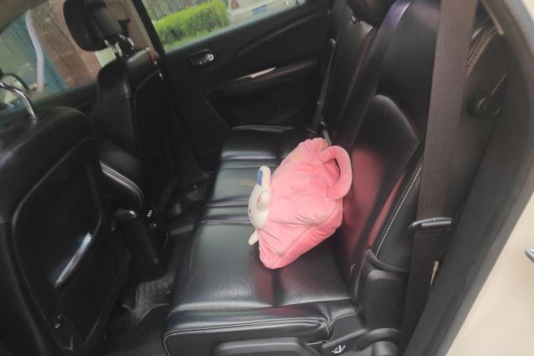 Used Dodge Journey 2013 2.4L Two-Wheel Drive Luxury Version Left Rear Seat