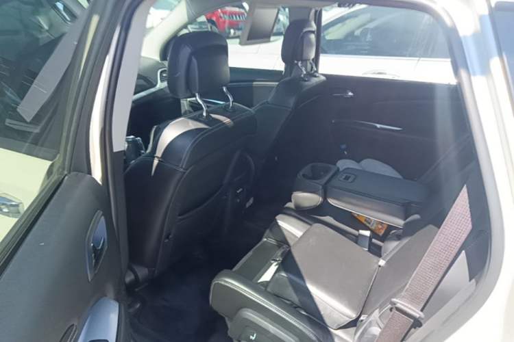 Used Dodge Journey 2013 3.6L Four-Wheel Drive Flagship Edition Left Rear Seat