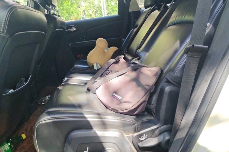 Used Dodge Journey 2013 3.6L Four-Wheel Drive Flagship Edition Left Rear Seat
