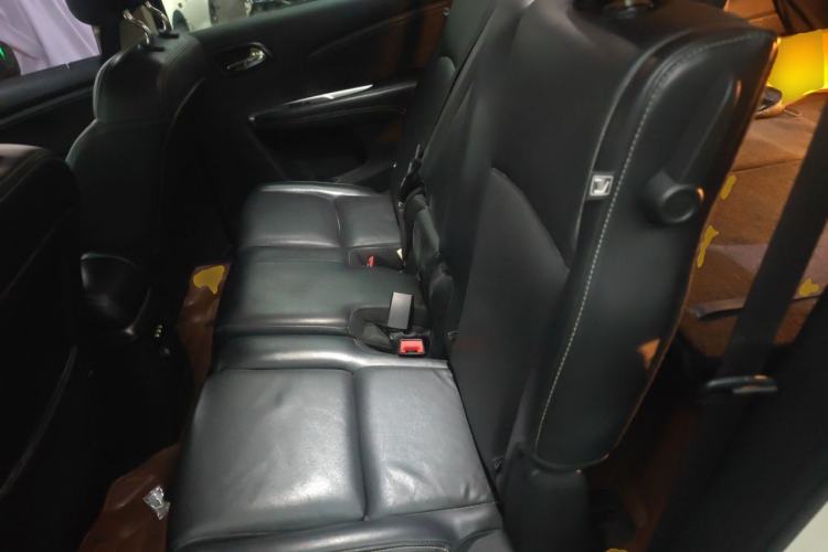 Used Dodge Journey 2013 2.4L Two-Wheel Drive Luxury Version Left Rear Seat