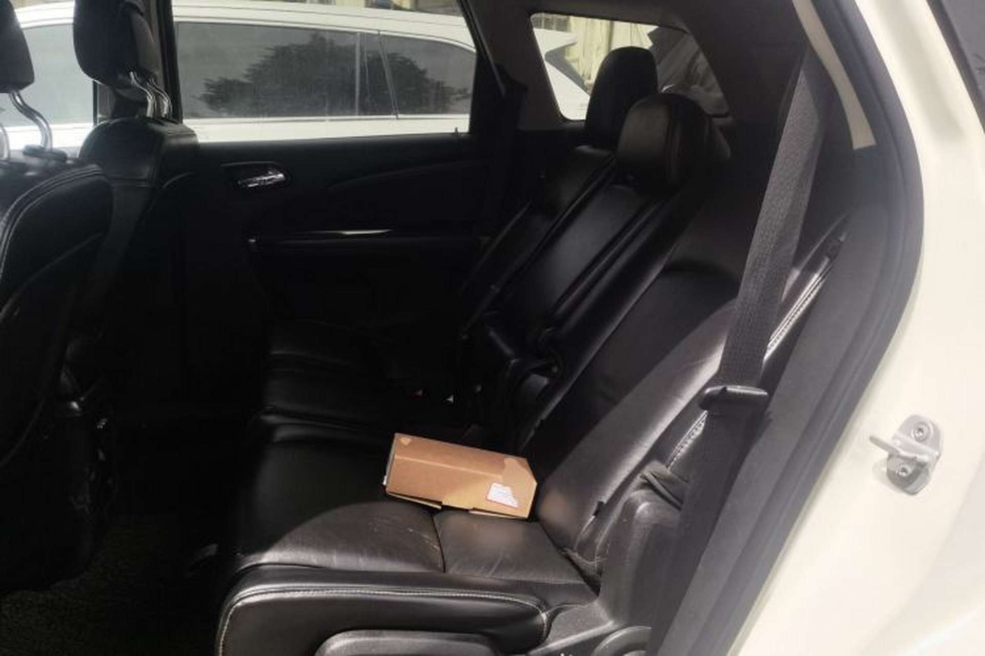 Used Dodge Journey 2013 2.4L Two-Wheel Drive Luxury Version Left Rear Seat