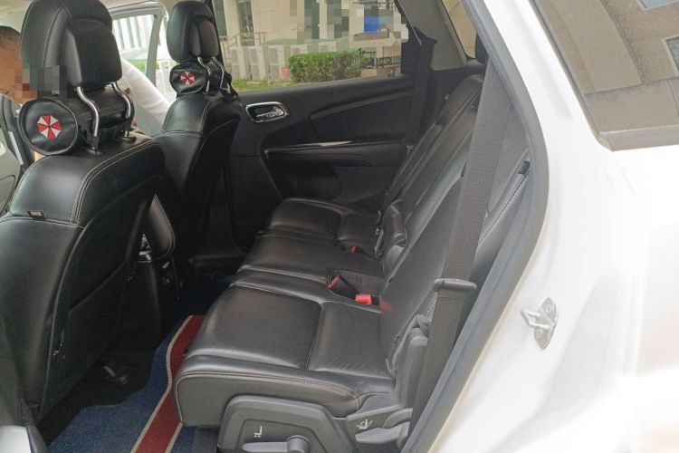 Used Dodge Journey 2013 2.4L Two-Wheel Drive Luxury Version Left Rear Seat