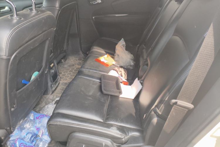 Used Dodge Journey 2013 2.4L Two-Wheel Drive Luxury Version Left Rear Seat
