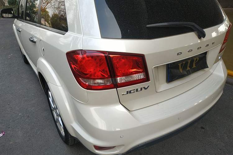 Used Dodge Journey 2013 2.4L Two-Wheel Drive Luxury Version Left Rear Taillight