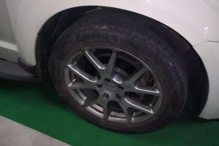 Used Dodge Journey 2013 2.4L Two-Wheel Drive Luxury Version Left Rear Wheel Hub
