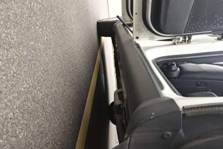 Used Dodge Journey 2013 2.4L Two-Wheel Drive Luxury Version Left Side Sill