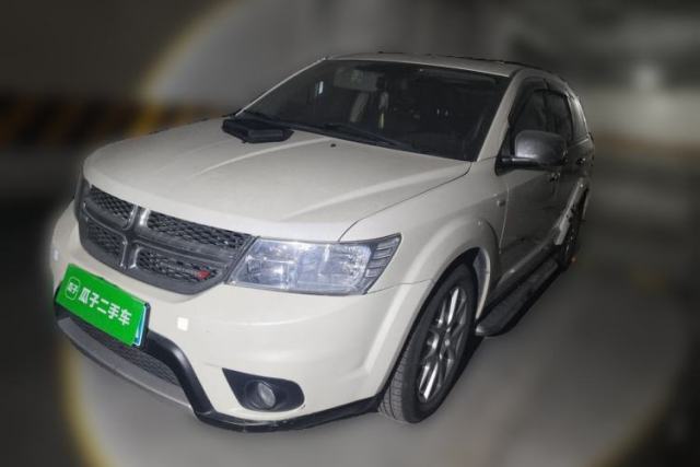 Ojetý Dodge Journey 2013 2.4L Two-Wheel Drive Luxury Version