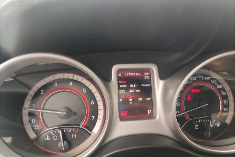 Used Dodge Journey 2013 2.4L Two-Wheel Drive Luxury Version Odometer Close Up