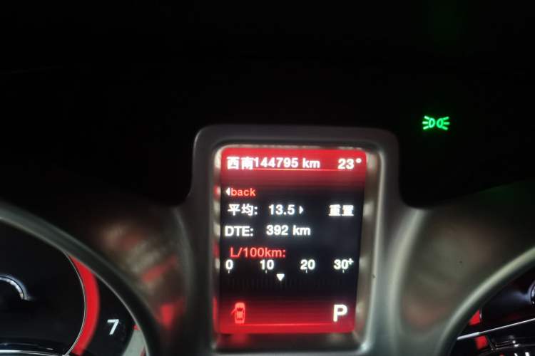 Used Dodge Journey 2013 2.4L Two-Wheel-Drive Smart Edition Odometer Close Up