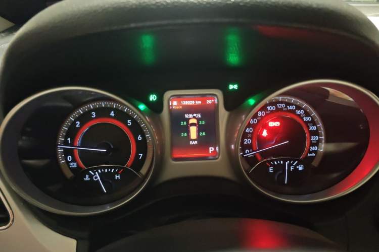 Used Dodge Journey 2013 2.4L Two-Wheel Drive Luxury Version Odometer Close Up