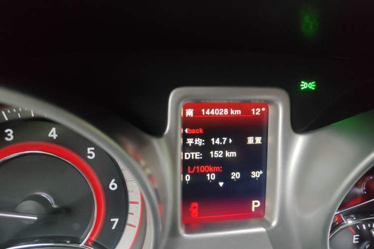 Used Dodge Journey 2013 2.4L Two-Wheel Drive Luxury Version Odometer Close Up