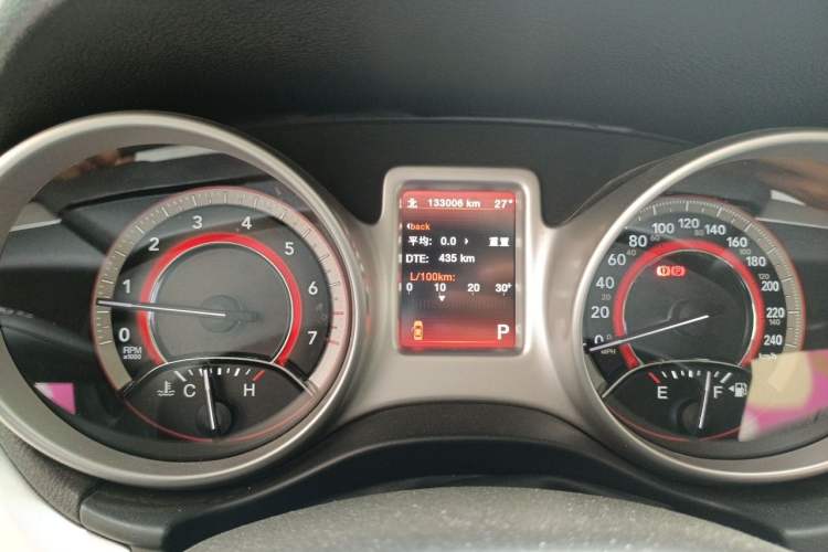 Used Dodge Journey 2013 2.4L Two-Wheel Drive Luxury Version Odometer Close Up